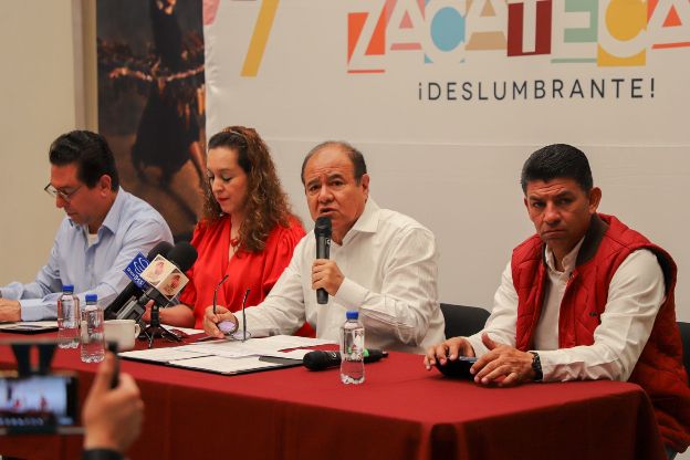 Al micrófono, Le Roy Barragán WhatsApp Image 2025 06 17 at 5.47.43 PM