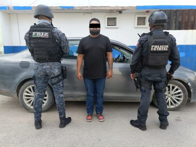 El auto y el conductor implicado auto con reporte