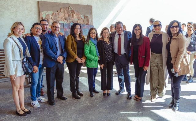 Trabajadores y funcionarios del Gobierno del Estado acompañan al gobernador David Monreal gobernador con