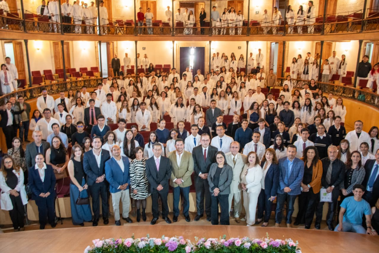Clausura en el Auditorio José González Echeverría de Fersnillo Congreso Medico