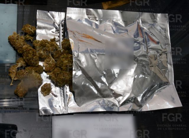 Además de las armas, tenían más de 4 kilos de mariguana Les aseguraron mariguana