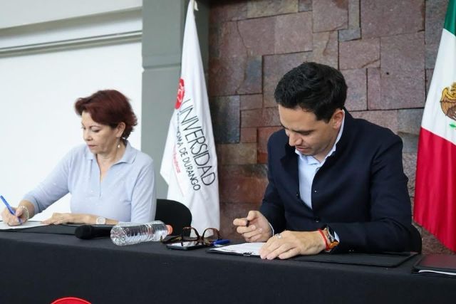 La directora de la UAD y el secretario general de Gobierno firmaron el documento RODRIGO y Monica