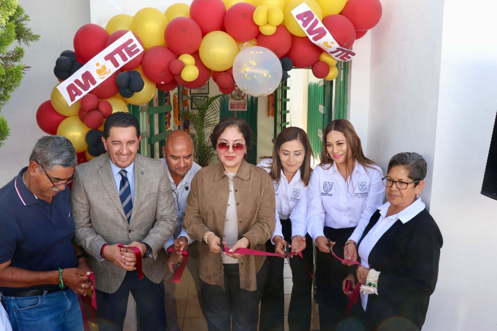 Las presidentas de SEDIF y SMDIF, así como el alcalde de Fresnillo Sarajavier