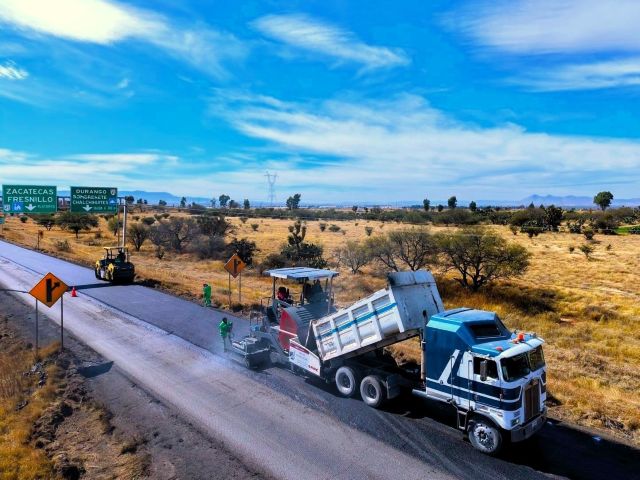 Tren de pavimentación en la carretera 49 Tren de pavimento