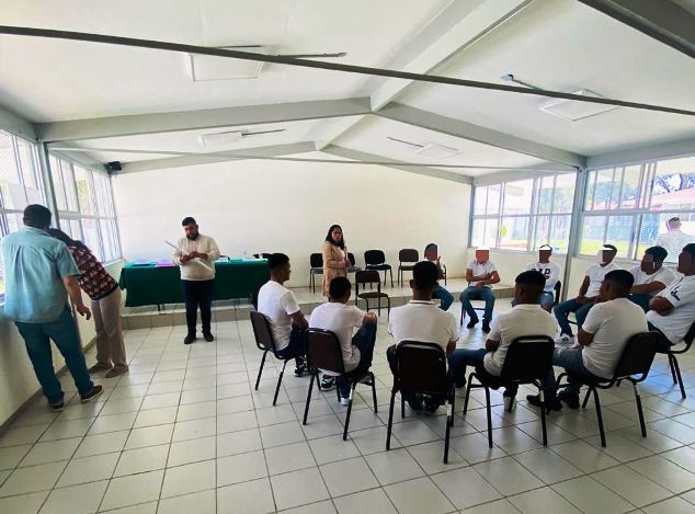 Una de las pláticas WhatsApp Image 2025 08 04 at 2.43.59 PM