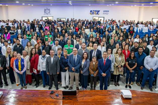 El rector Ángel Román encabezó la ceremonia WhatsApp Image 2025 09 11 at 3.40.54 PM 1