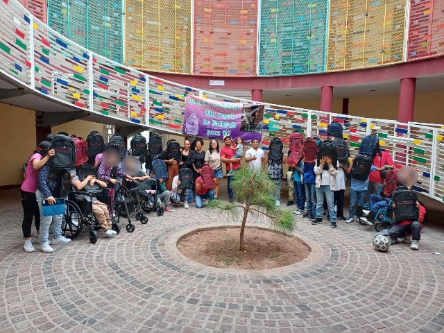 Beneficiados con mochilas y útiles escolares WhatsApp Image 2025 09 12 at 12.54.40 PM