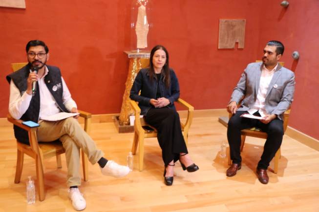 Al centro, la titular del IZC WhatsApp Image 2025 09 24 at 1.52.21 PM