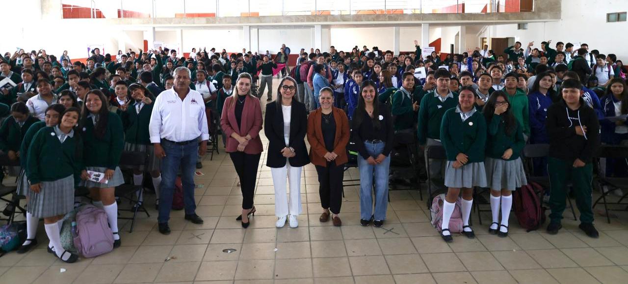 Ofrecen conferencia en torno al tema WhatsApp Image 2025 10 22 at 2.42.52 PM