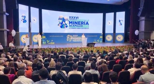 Al encuentro asiste el titular de Economía, Jorge Miranda WhatsApp Image 2025 11 20 at 1.41.17 PM