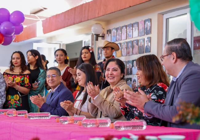 Sara Hernández de Monreal, en la celebración WhatsApp Image 2025 12 04 at 4.21.34 PM