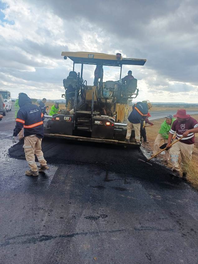 Se realizan trabajos en 2.5 kilómetros WhatsApp Image 2025 12 10 at 12.47.45 PM 2