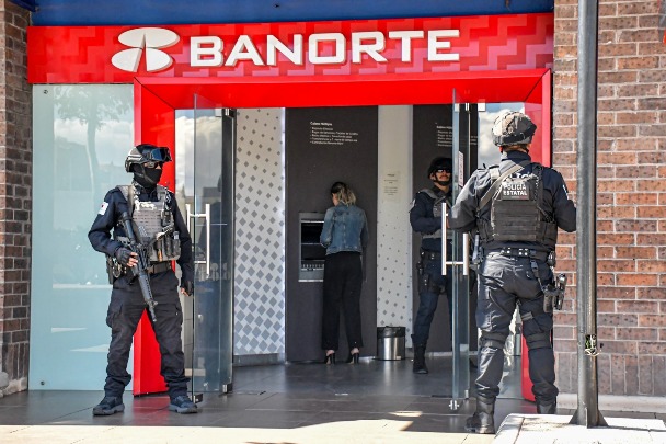 Resguardo policial WhatsApp Image 2025 12 12 at 2.30.23 PM