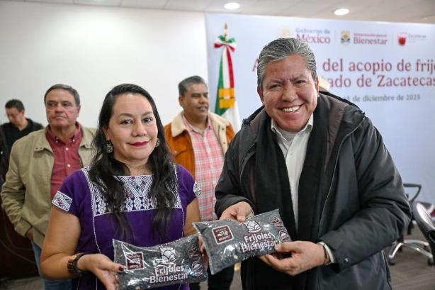 María Luisa Albores González y el titular del Poder Ejecutivo estatal WhatsApp Image 2025 12 18 at 3.35.57 PM 1 copy