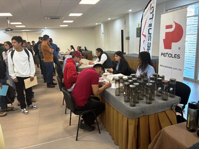 Algunos de los solicitantes WhatsApp Image 2026 03 19 at 3.16.38 PM