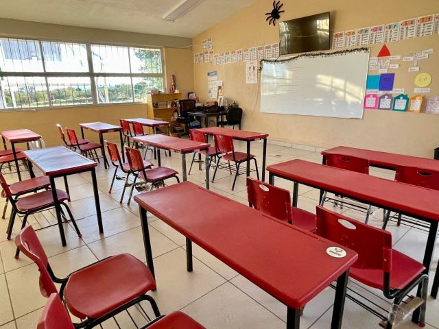 Dignificación de escuelas con mejores aulas y mobiliario, entre otros aulas aul