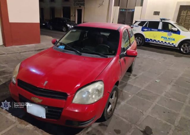 Foto cortesía de la Secretaría de Salud Pública Municipal auto abandonado