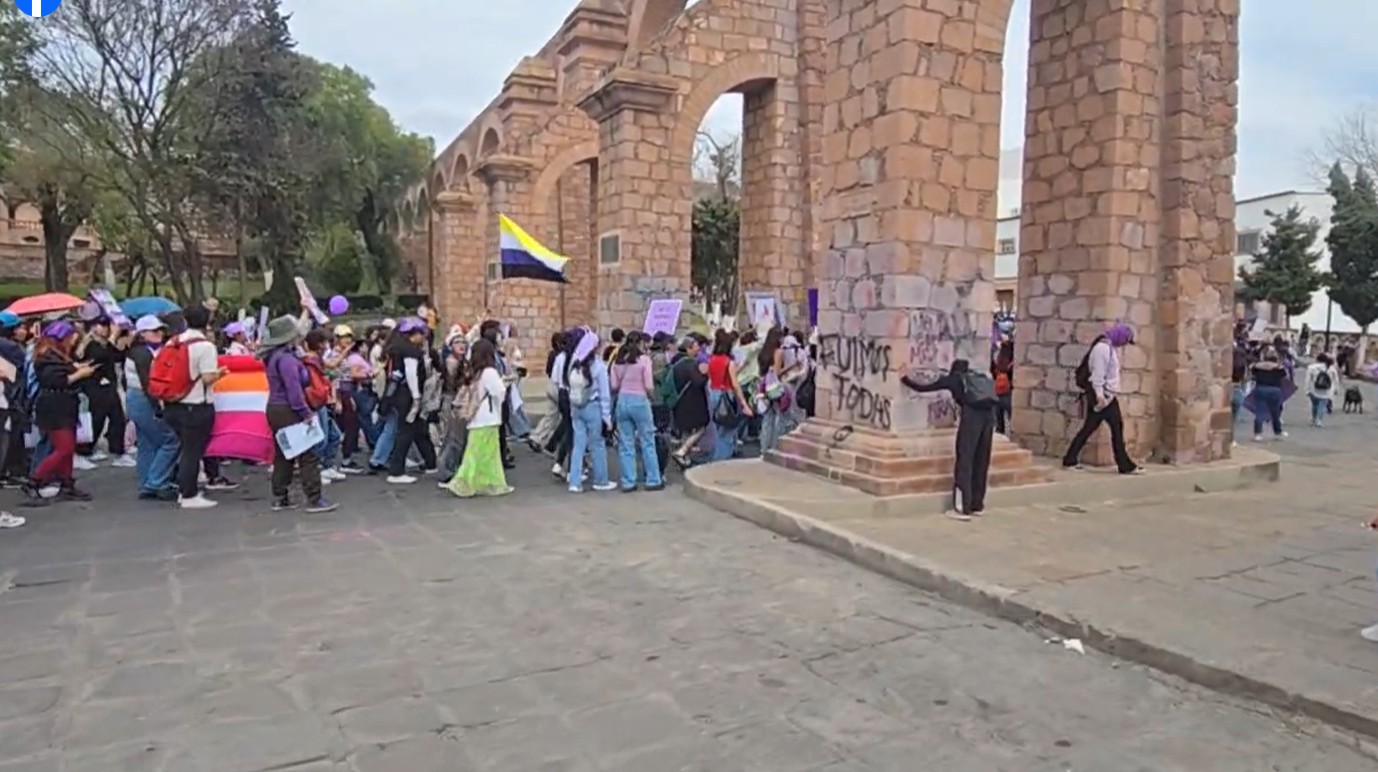 Bajo el Acueducto en la González Ortega brigada grafitis