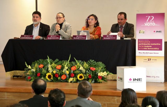 Los titulares del INE e IEZZ acompañaron a la consejera electoral en su conferencia conferencia mujeres
