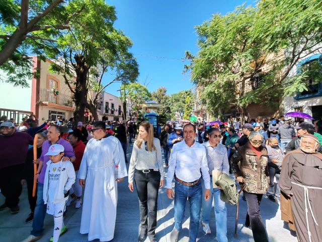 El alcalde y su esposa recibieron a la peregrinación elalcaldeysu