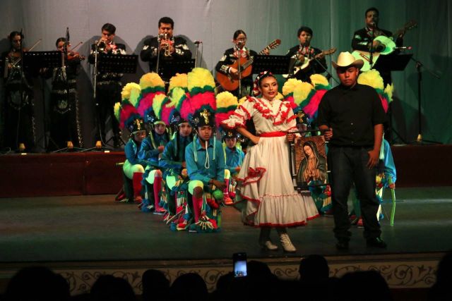 Fotos cortesía IZC en la gala