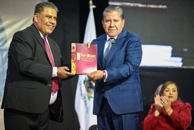 Santos Ramiro Hinojoza Aguayo, alcalde de Sombrerete, entregó al gobernador su primer informe foto alcalde sombre