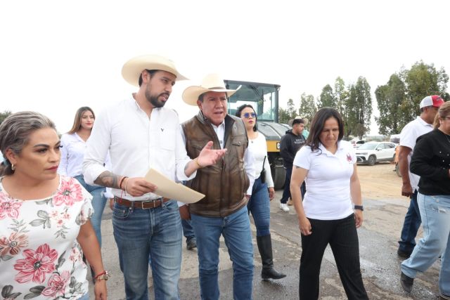 Recorrido por las obras de la carretera foto dos de tres