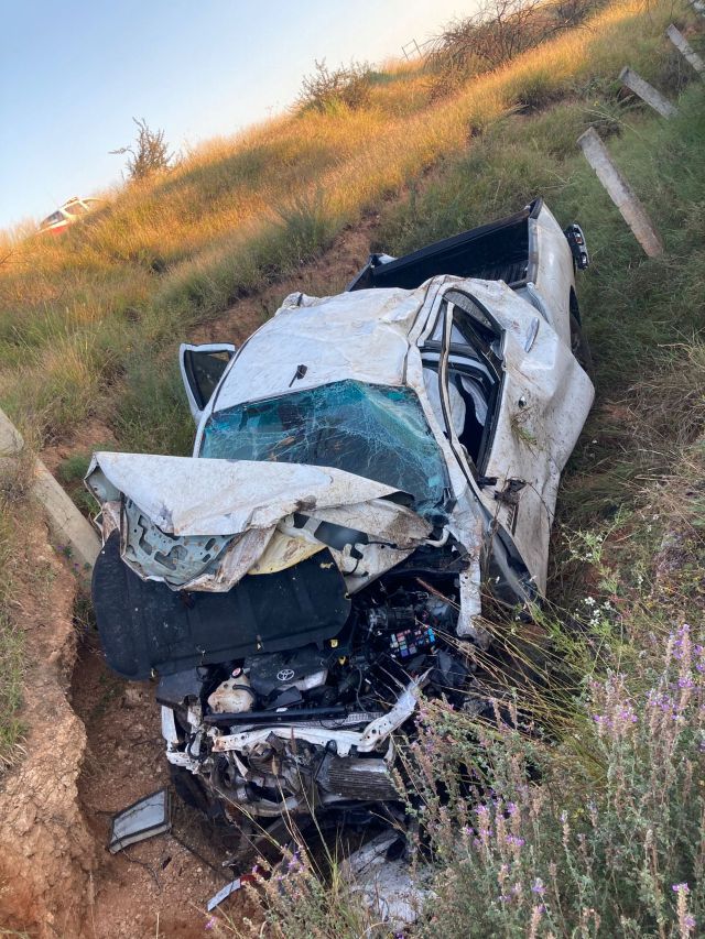 El otro auto quedó fuera de la carretera fuerte impacto