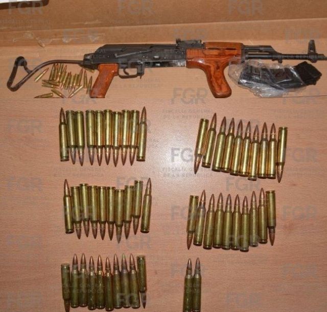 Fotos de la Fiscalía General de la República fusil y cartuchos copy