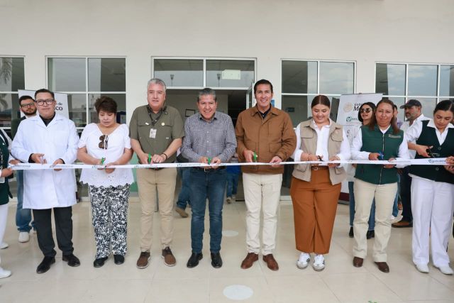 Inauguración de la jornada encabezada por el gobernador y personal del hospital inaugural encabeza