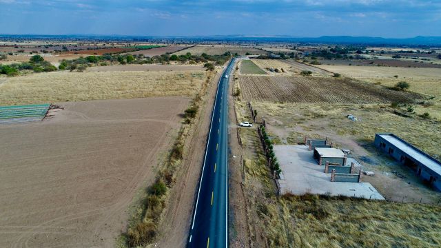 La obra carretera entregada hoy por el mandatario estatal la carretera entregada
