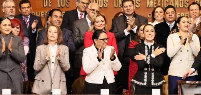En imagen reciente, mujeres en México al frente de los poderes encabezados por la presidenta Claudia Sheinbaum Pardo (foto Internet) las mujeres Sara