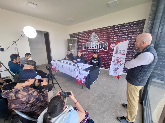 Rueda de prensa del equipo losmineros