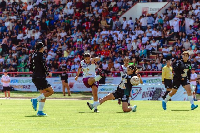 La afición disfrutó los partidos varonil y femenil patadon