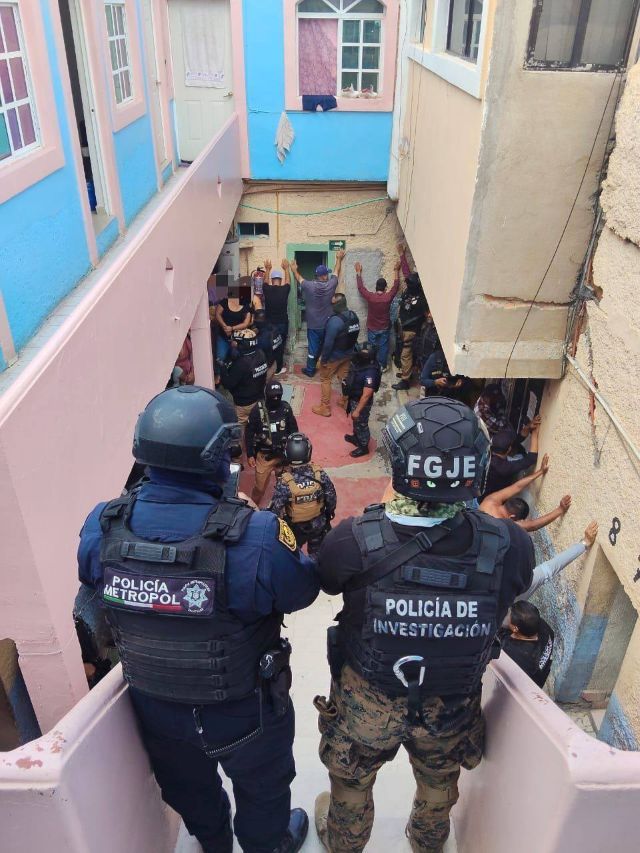 Foto de archivo cateos de fuerzas de seguridad policia fllo