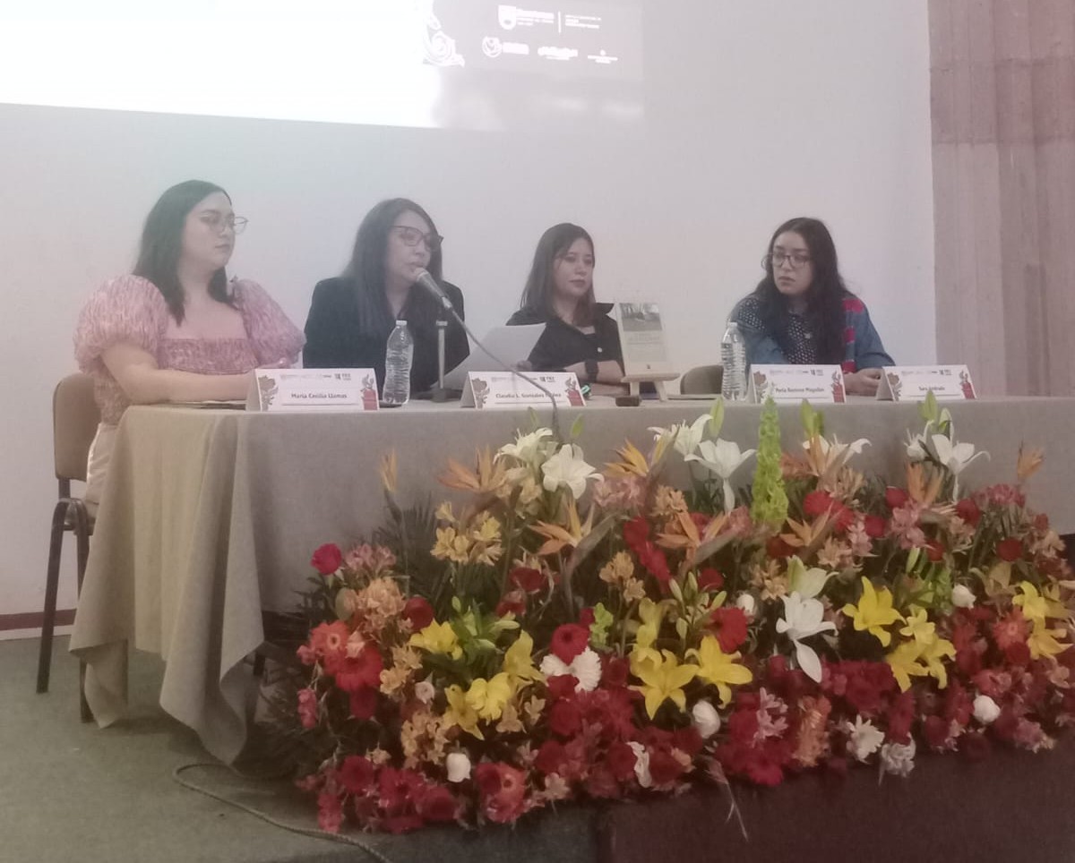 Las comentaristas y autoras de la recopilación presentacion