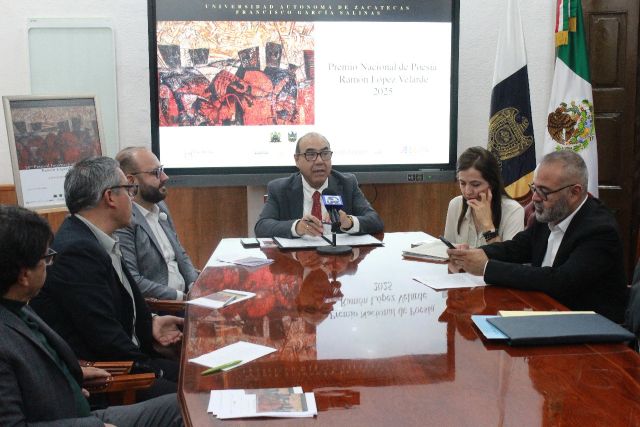 En rueda de prensa encabezada por autoridades universitarias y del estado se dio lectura al acta del jurado por el notario público ruedadeprensa