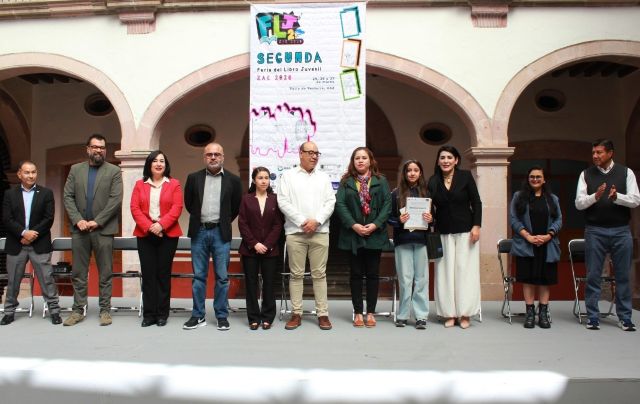 El rector Ángel Román encabezó la ceremonia en el patio del edificio central de la UAZ segunda rector