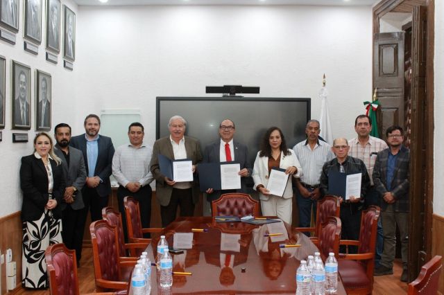 Se firmó la revalidación por las partes encabezados por el rector Ángel Román tarifa transporte