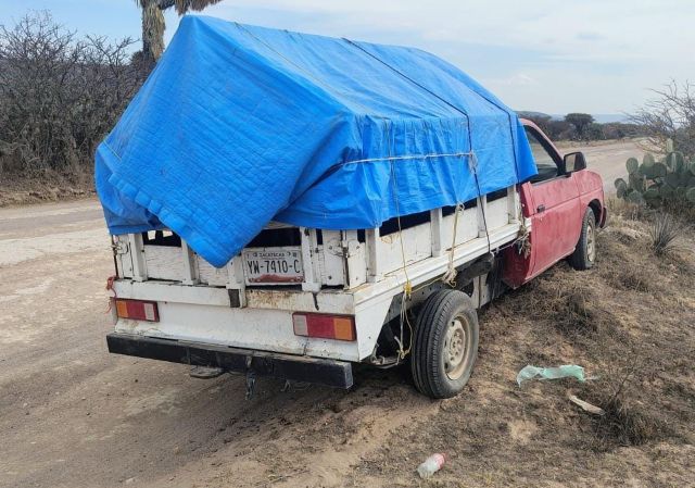Fotos proporcionadas por las autoridades vehiculo asegurado