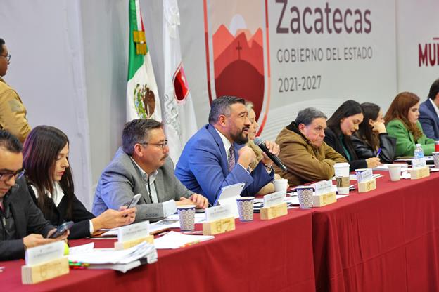 Al micrófono, el secretario de Economía WhatsApp Image 2025 01 25 at 7.17.55 PM