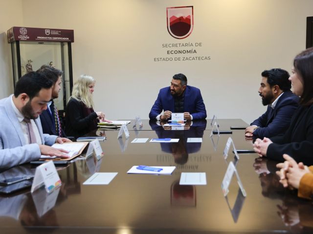 La cónsul Melissa A. Bishop y el secretario Rodrigo Castañeda encabezaron la reunión la consul SE