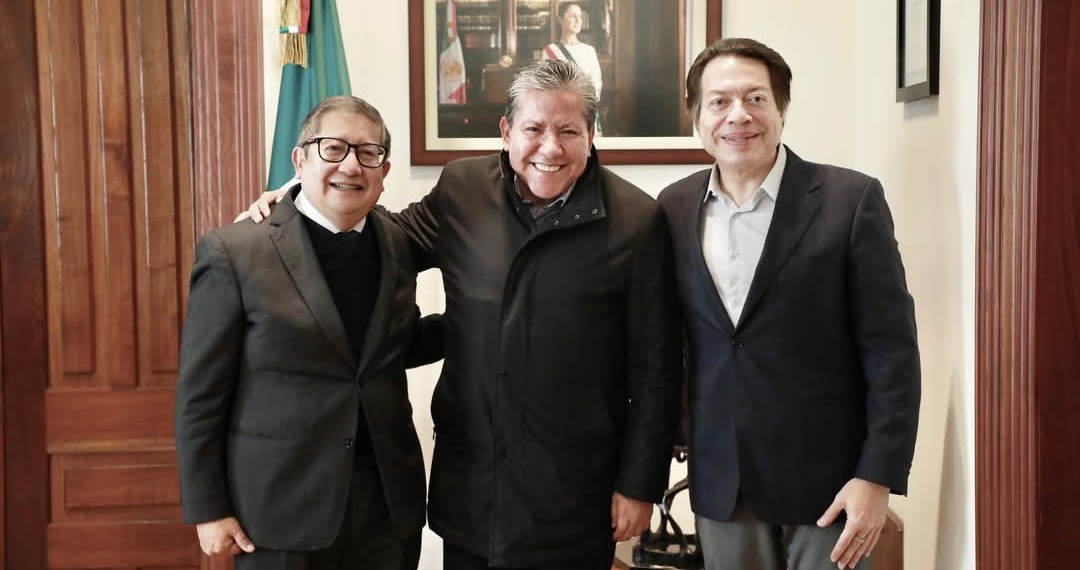 El gobernador David Monreal y el secretario Mario Delgado, acompañados por el titular de Sefin Ricardo Olivares los tres sector