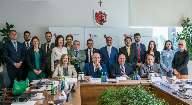 Burmistrz Gwadelupy bierze udział w międzynarodowym spotkaniu w Polsce