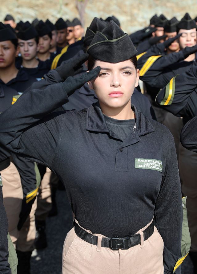 Durante la ceremonia fueron reconocidos los estudiantes que obtuvieron los mejores promedios mujeres cadetes