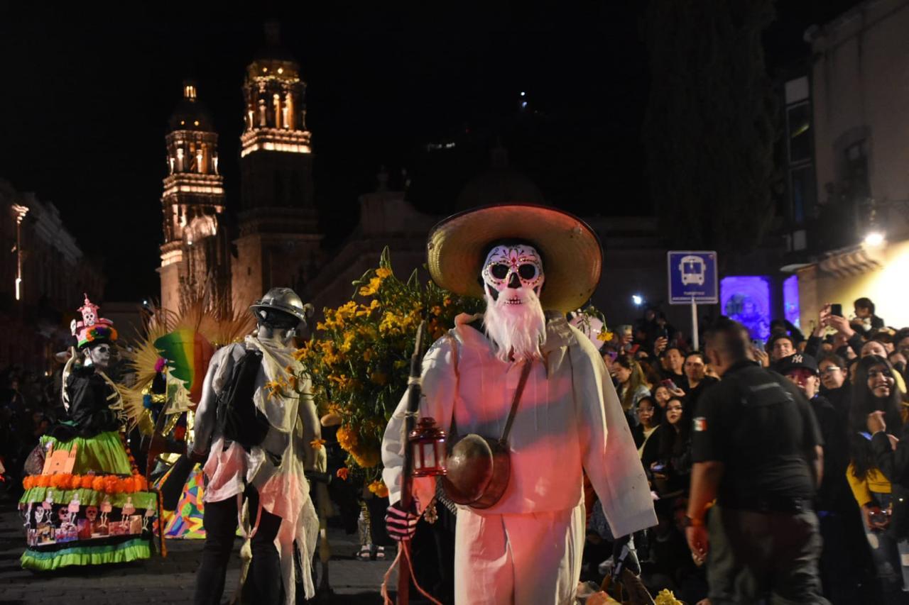 Admirables alegorías en el evento del Festival Desfile Día de Muertos 1
