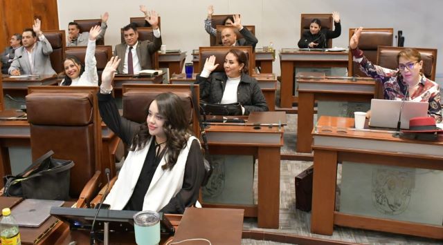 Votación en la sesión de este jueves en la Legislatura local VOTACION 16 11