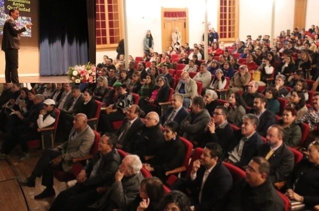 La conferencia en el teatro Calderón de la conferencia