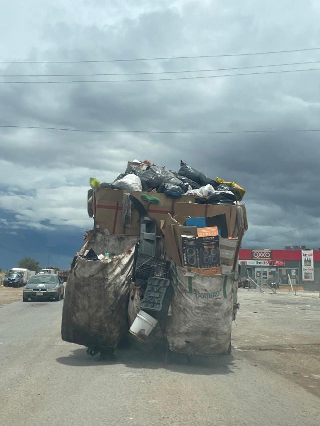 Transportan residuos sólidos sin la cubierta reglamentaria, en mal estado y descuido de las unidades JIORESA 1