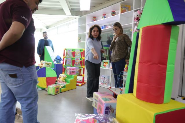 La presidenta de SEDIF, Sara Hernández de Monreal, en la Ludoteca Sara Hernanedez de M